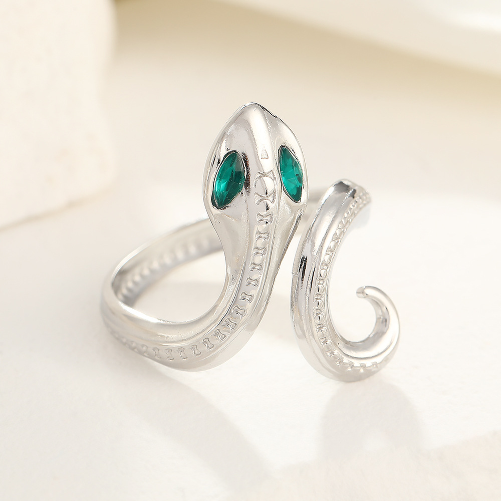 10:Silver green-eyed snake ring