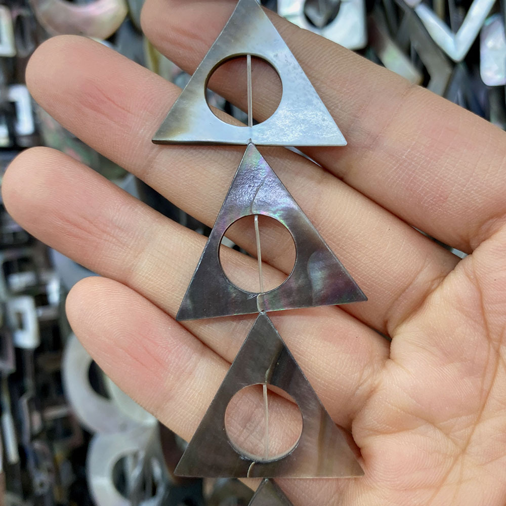 Hollow triangle 25x28mm