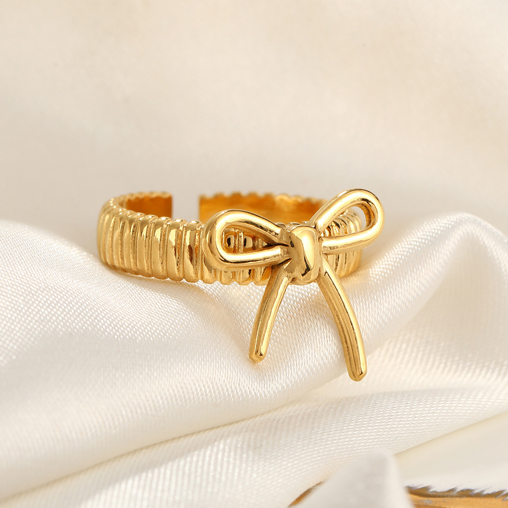 9:Golden line small bow tie