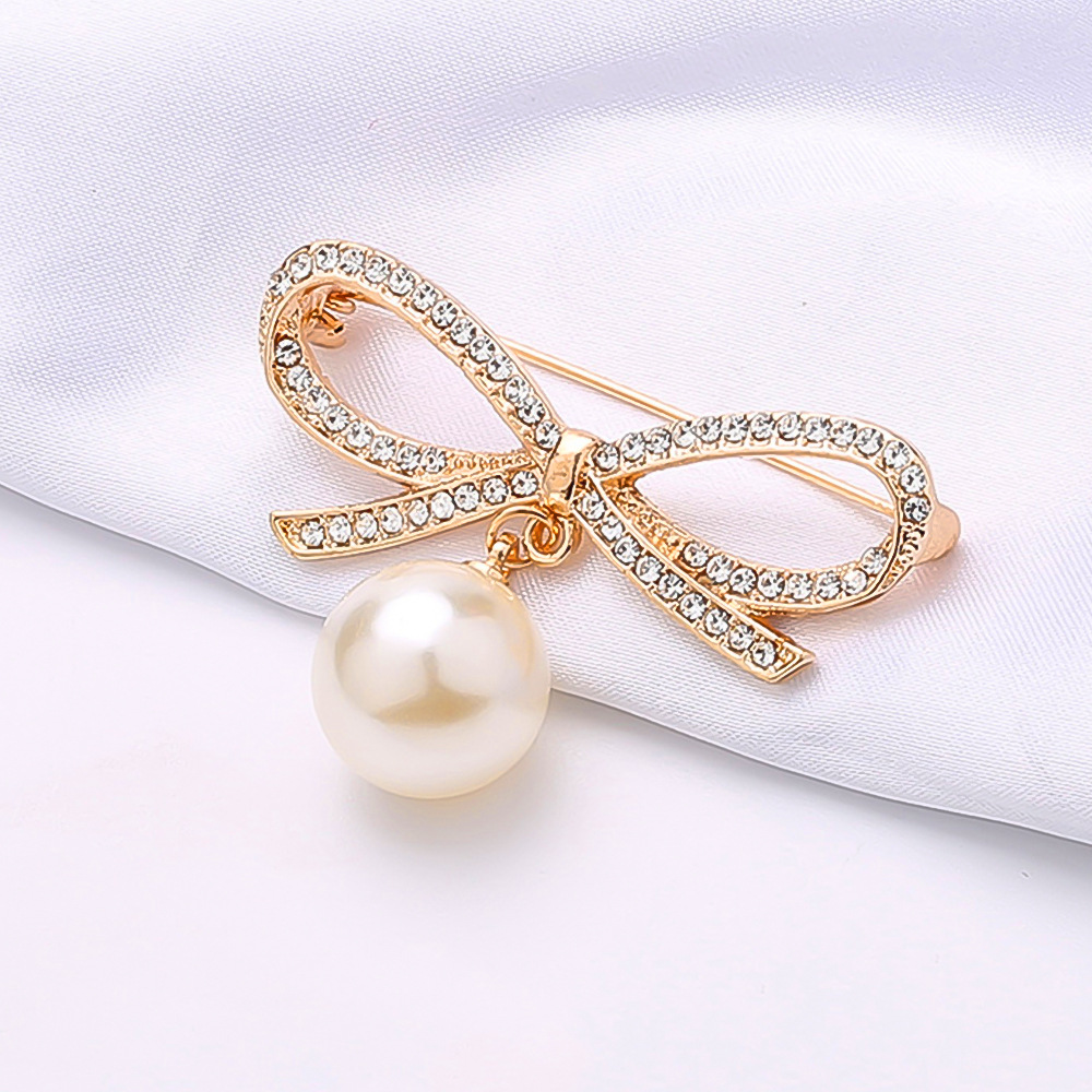 Diamond brooch - Gold