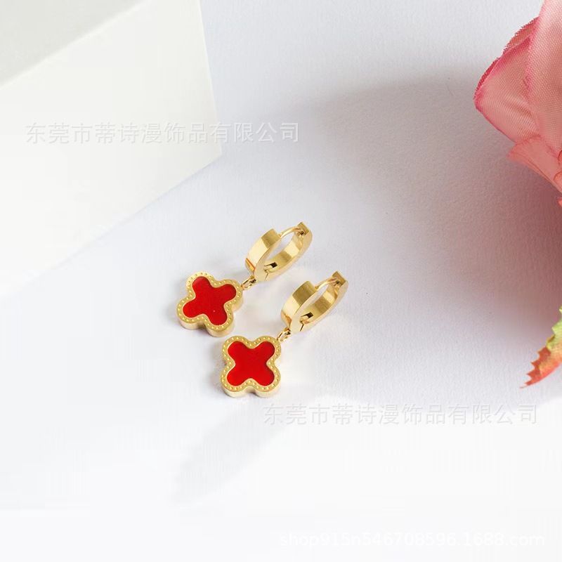 Flat edged earrings in red