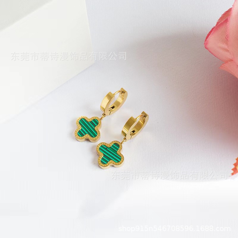 Flat edged earrings in green