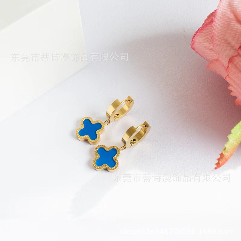 Flat edged earrings in blue