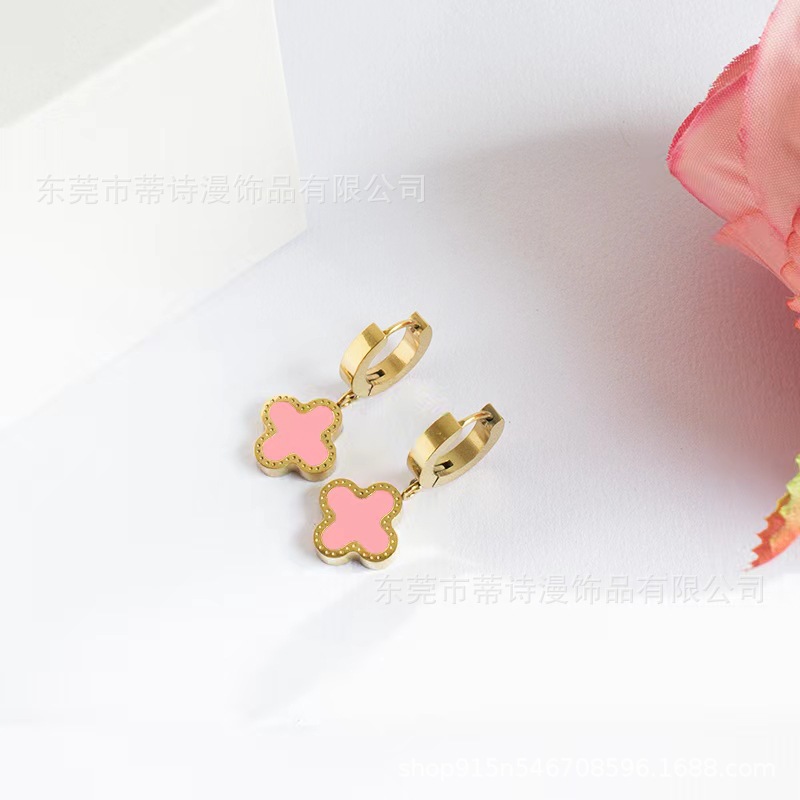 Flat edged earrings in pink