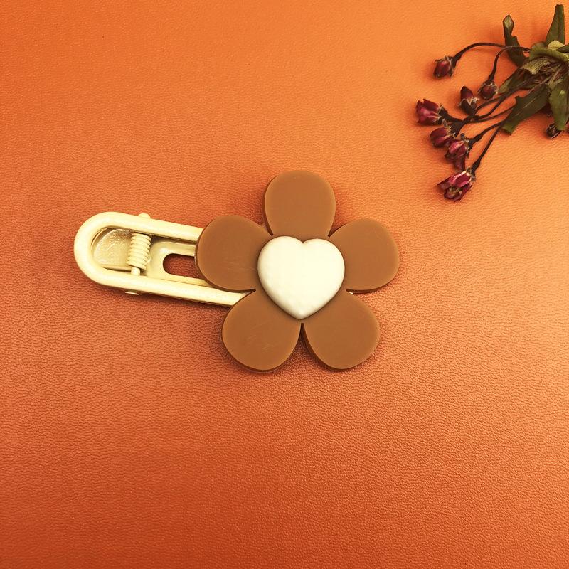 3:Brown hair clip with white heart