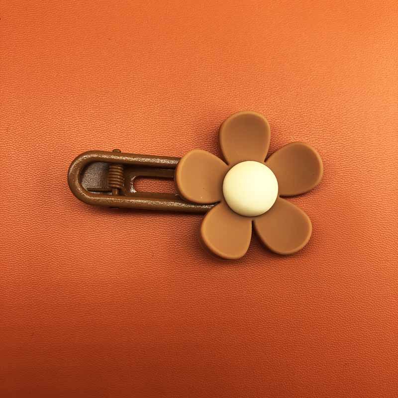 Coffee color round flower coffee color holder