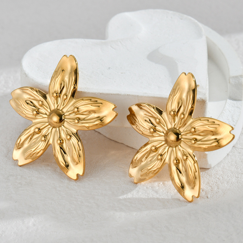 1:E786 stud earrings