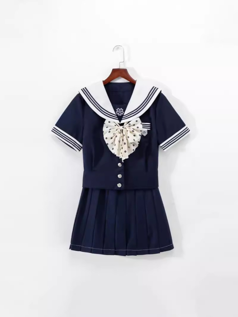 Short sleeved shirt short skirt tie