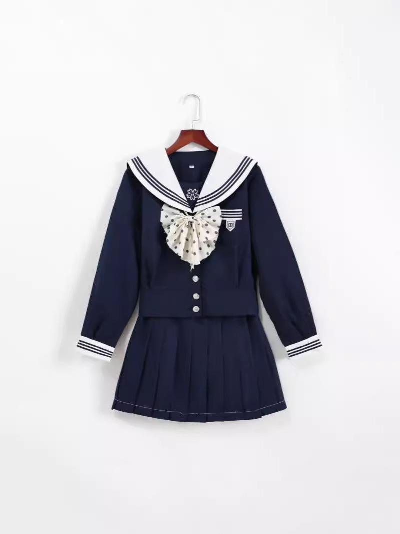 Long sleeved shirt short skirt tie