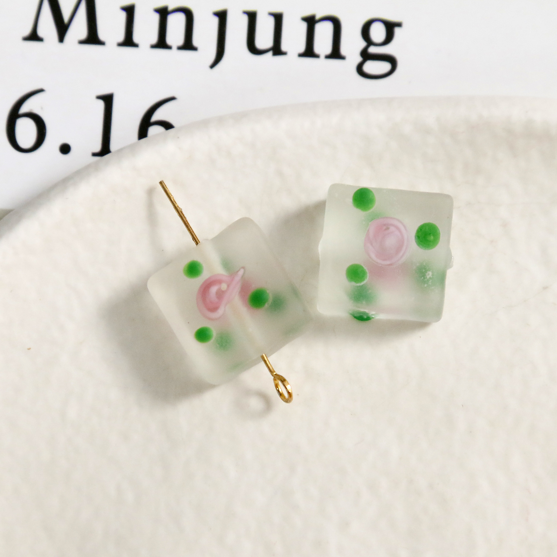 2:Frosted white quare 12*12mm