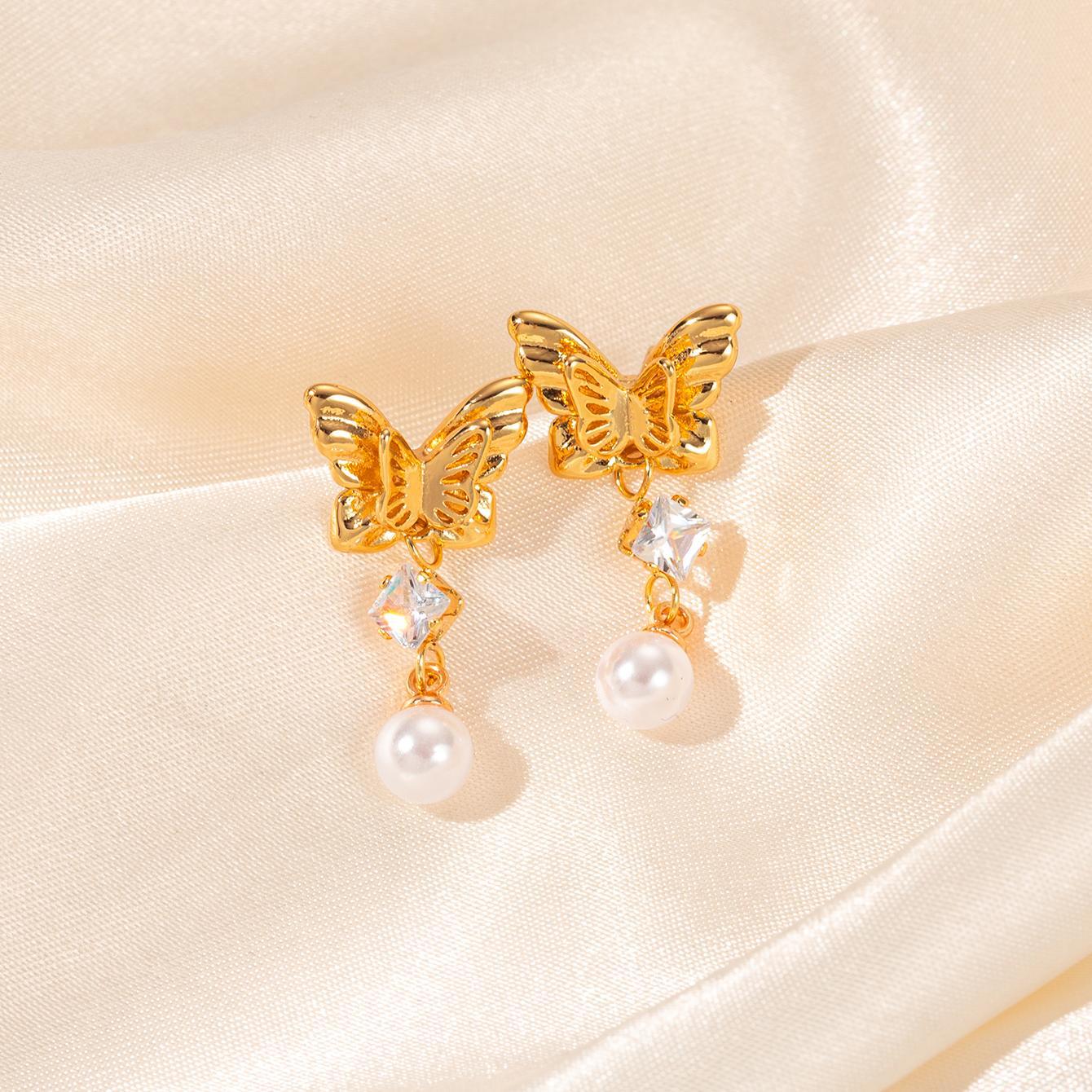 Gold-plated pearl pendant bow