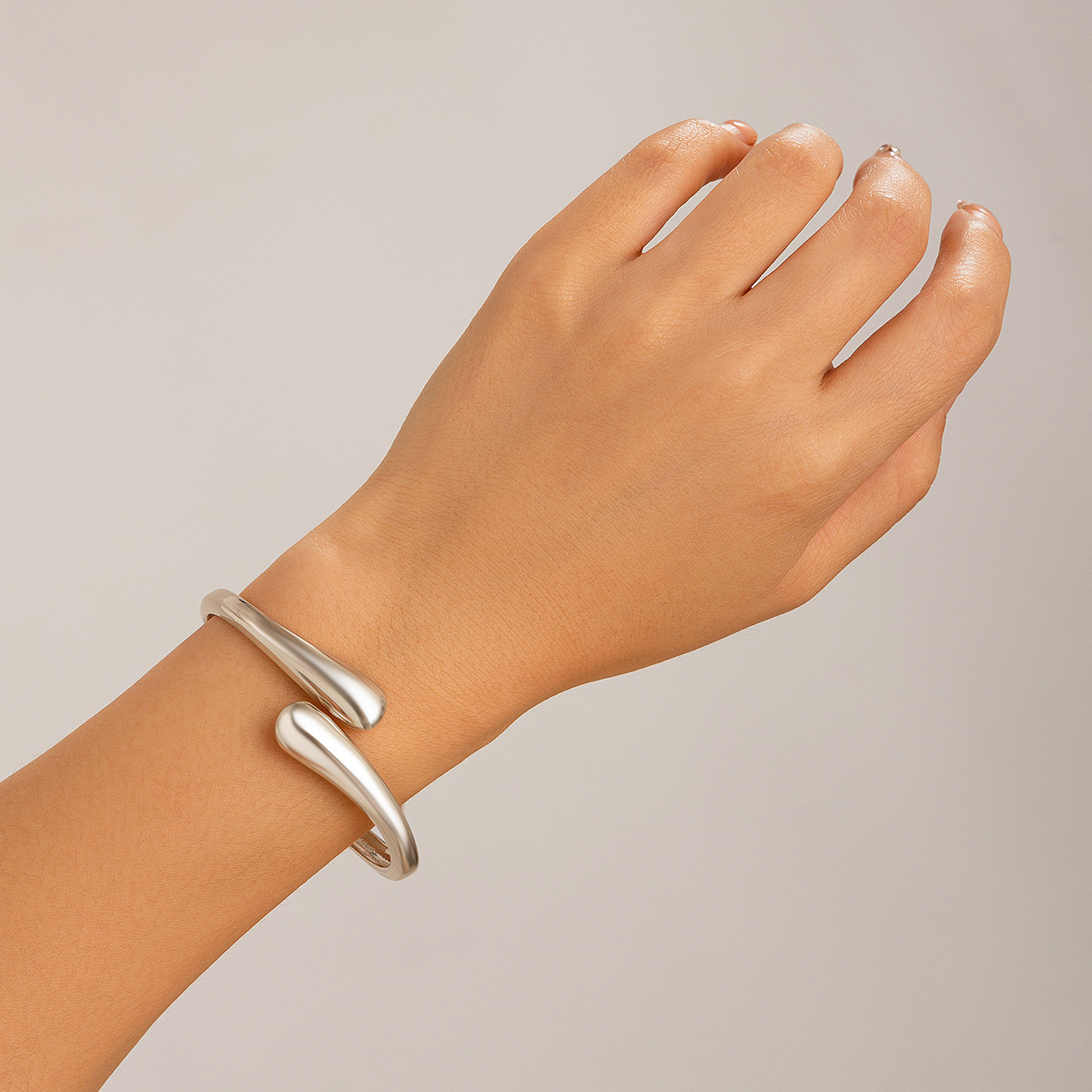 01 Bracelet - White k