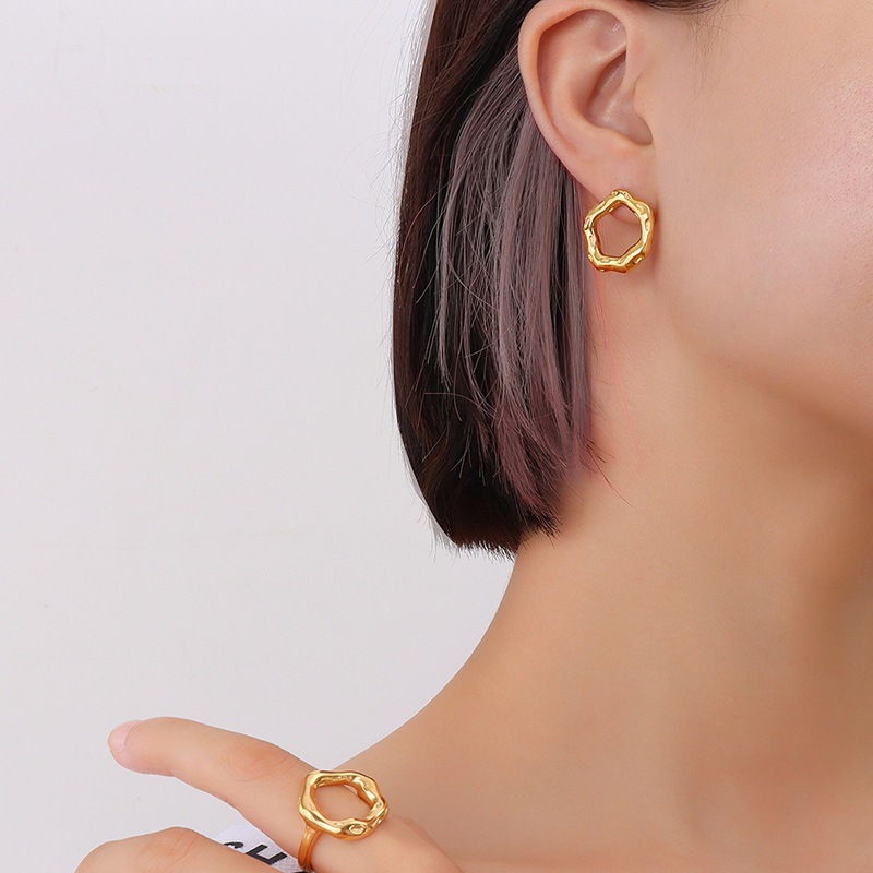 F530- Gold earrings