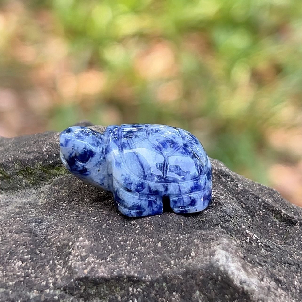 piedra de punto azul