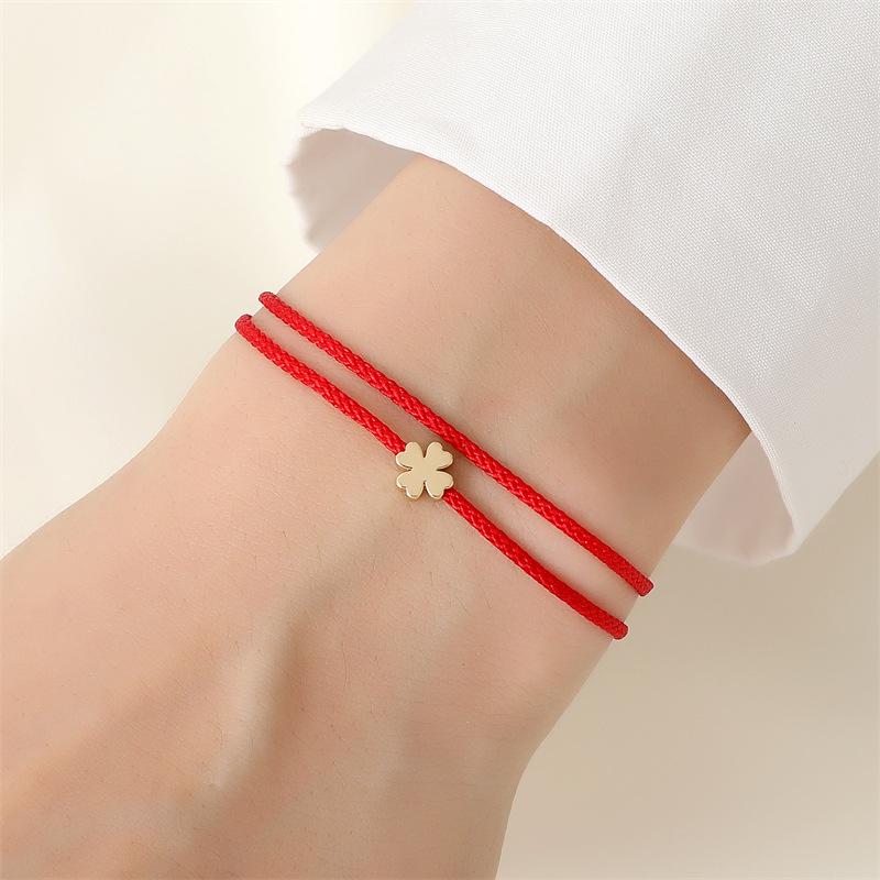 Four-leaf clover bracelet