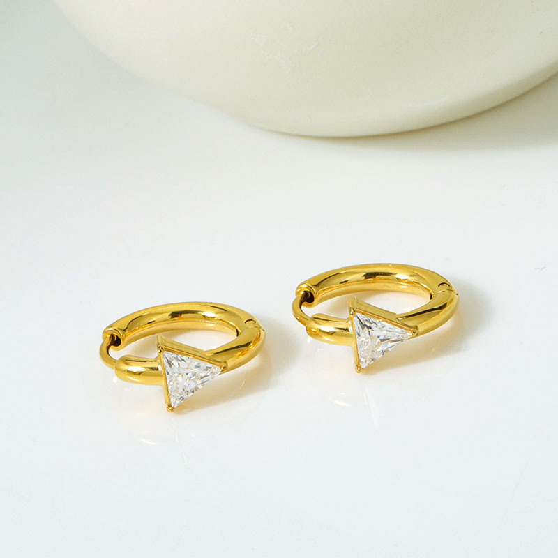 White zircon. - Gold earrings