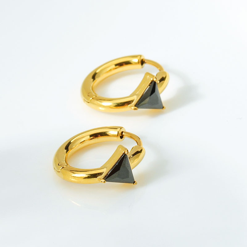 Black zircon. - Gold earrings