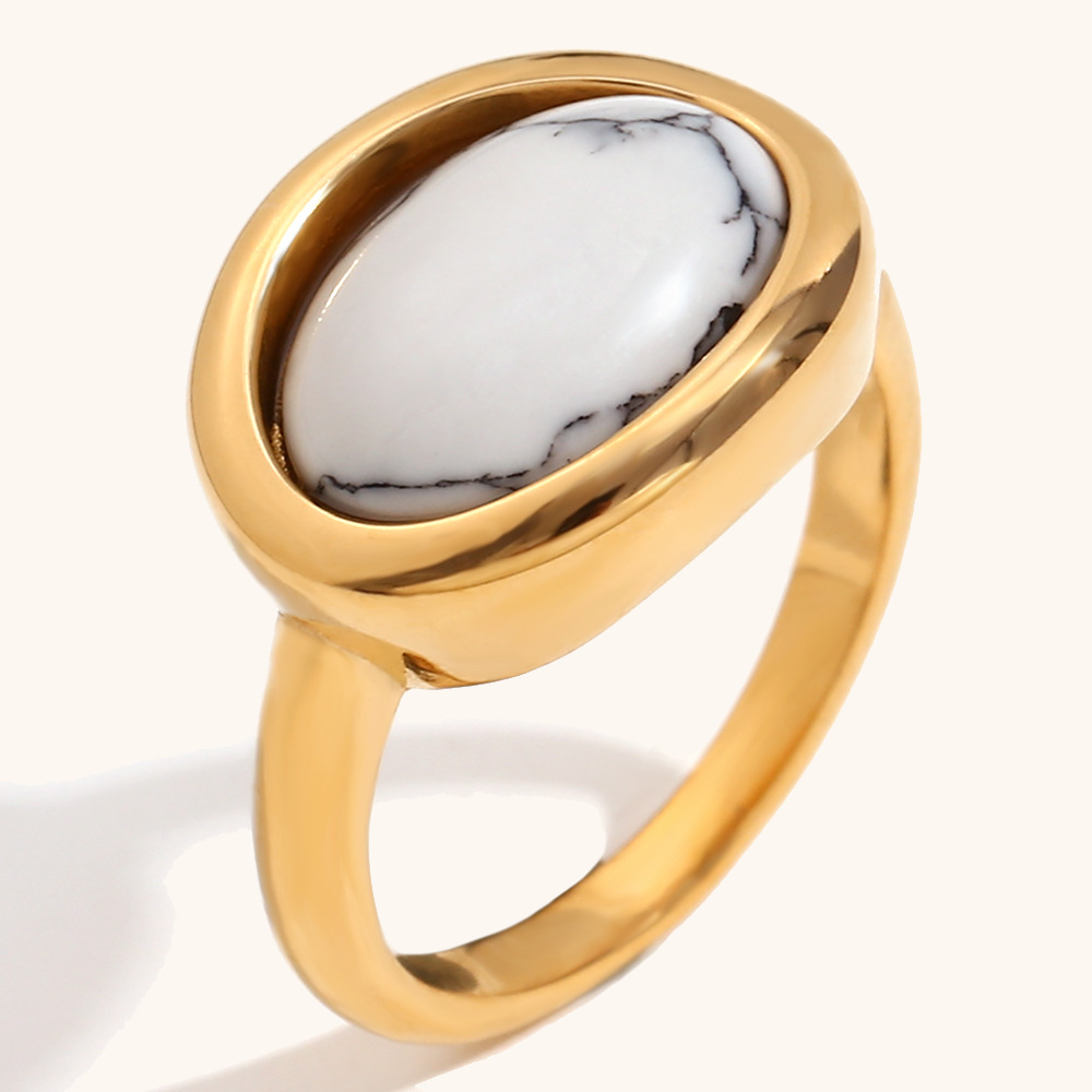 Simple gemstone ring-golden white