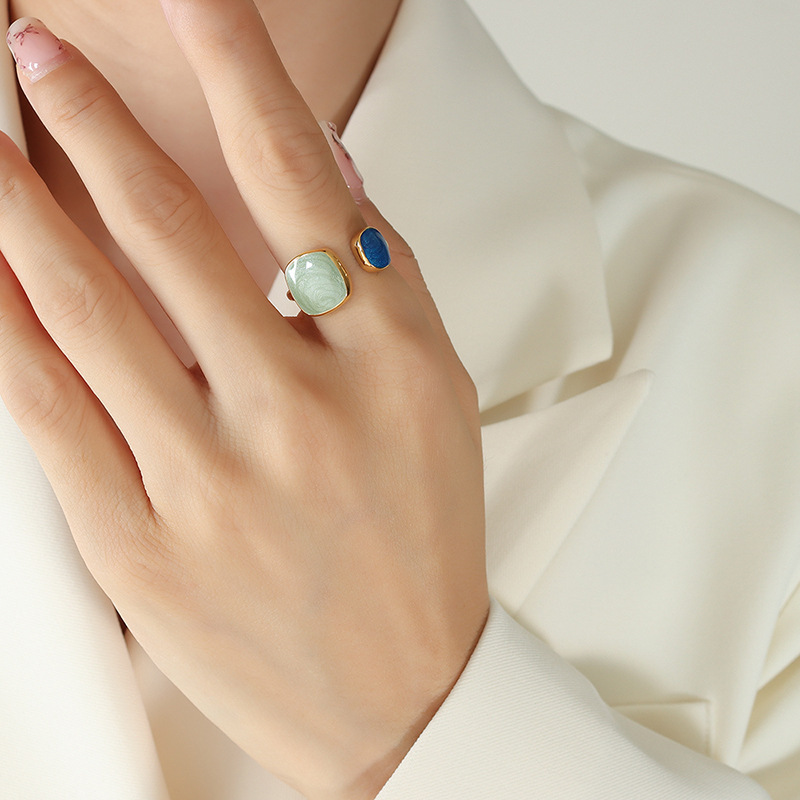 A418-Bean Green Square open ring