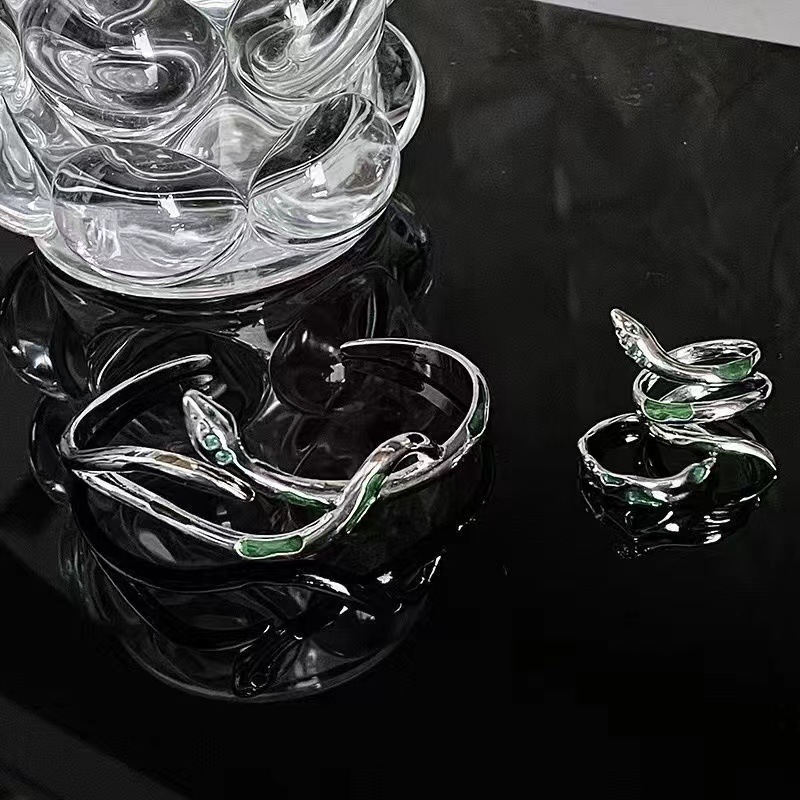 Green snake ring