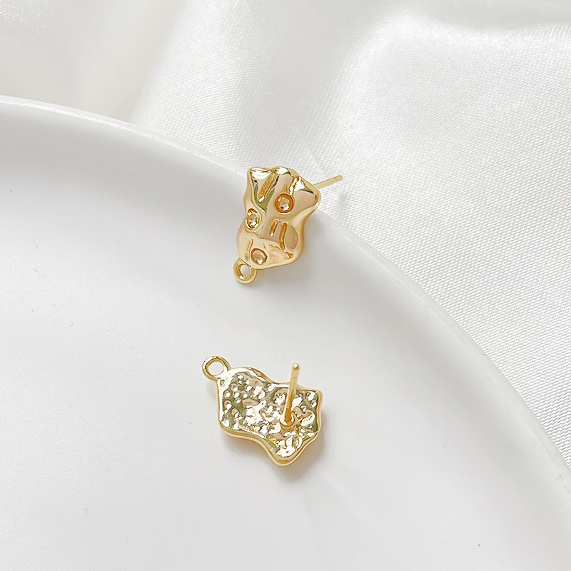 1#A pair of 18k gold earrings