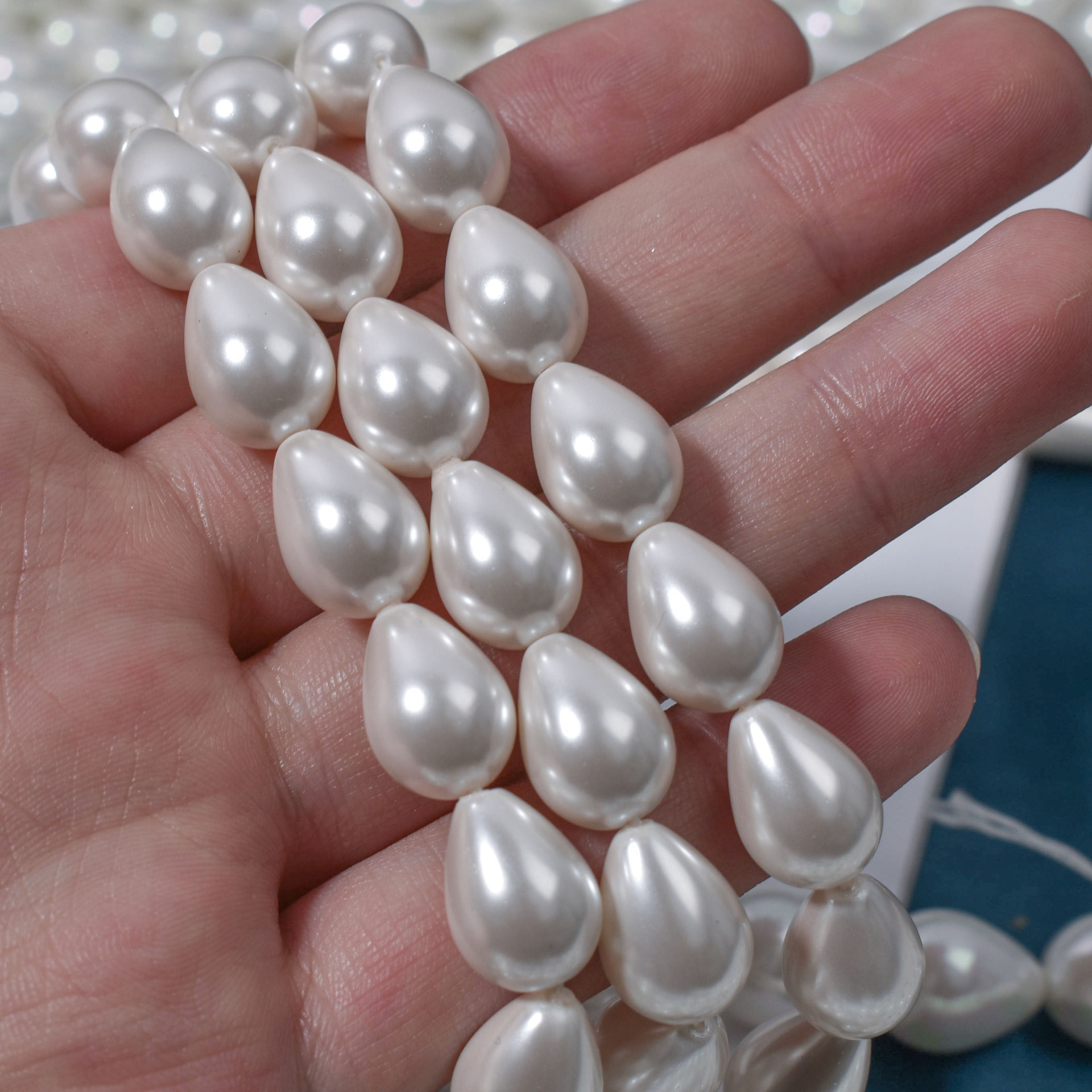 Pearl white about 10*14mm/about 28 PCS/Strand