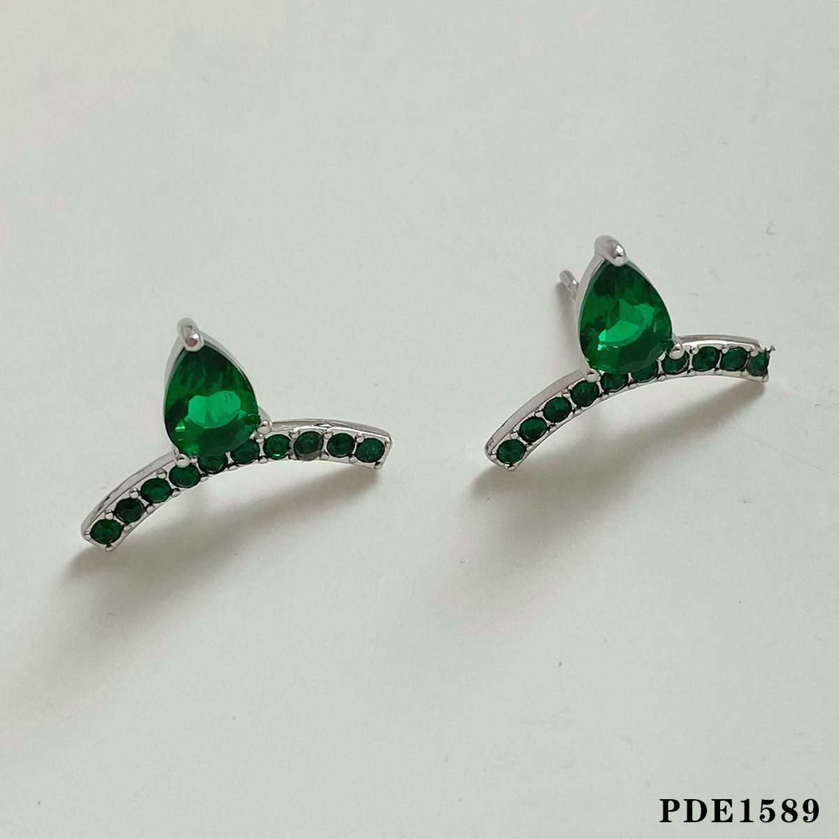 PDE1589 silver green zirconium