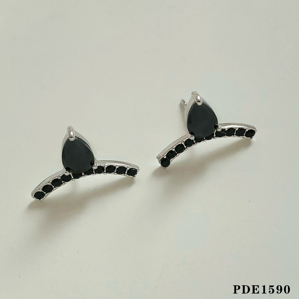 PDE1590 silver black zirconium