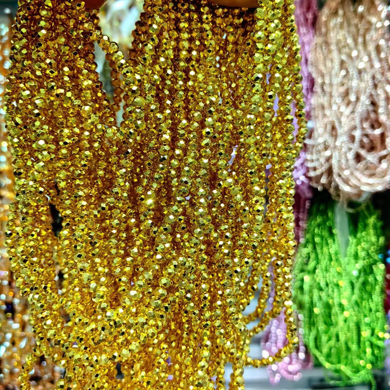 gold about 120 pieces/Strand