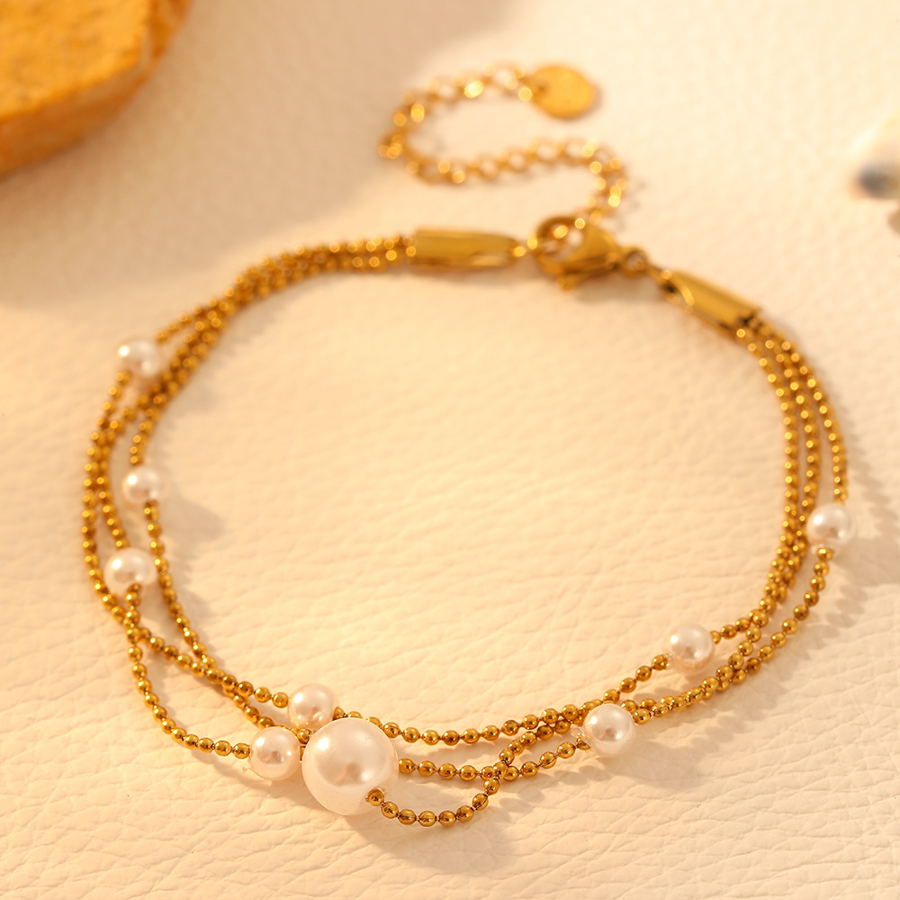 Gold pearl bracelet