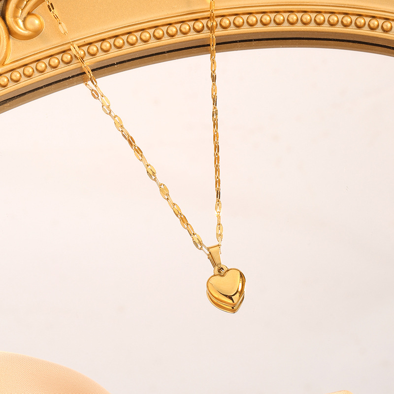 81169 three-dimensional peach heart necklace gold