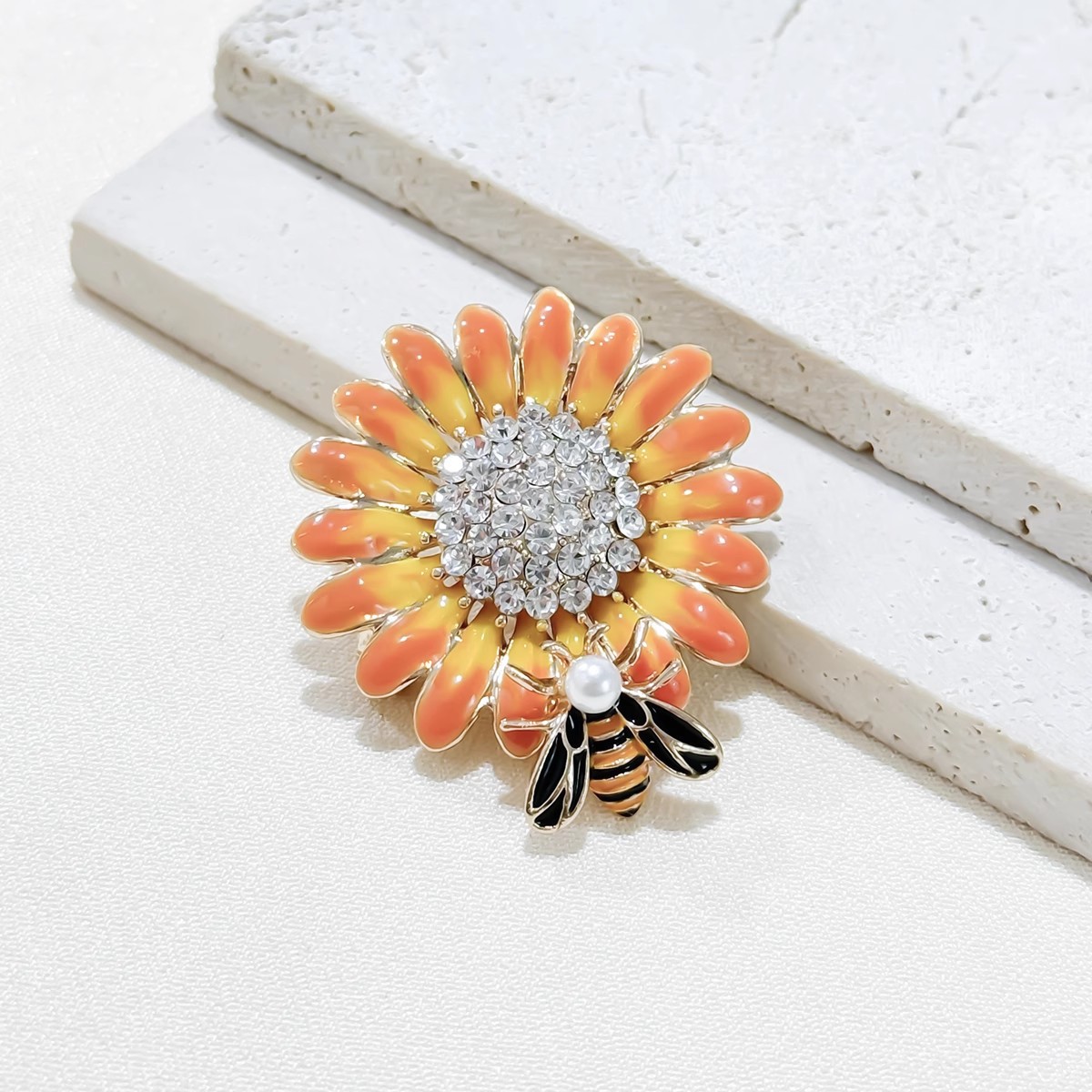 Kc golden yellow bee sunflower brooch