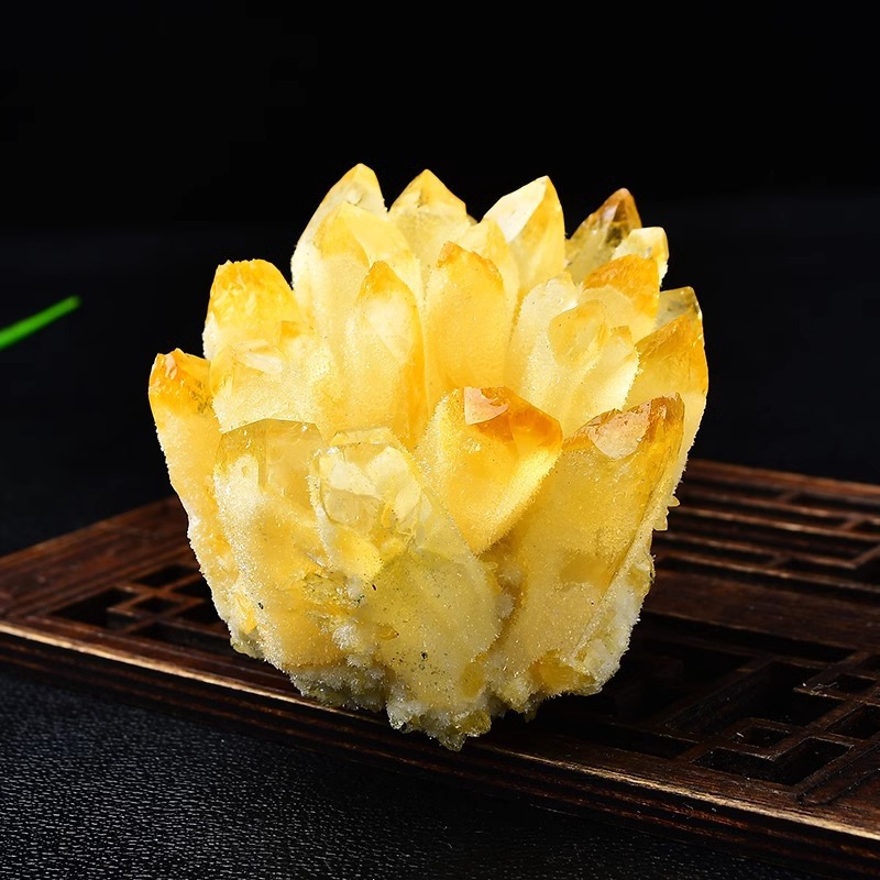 Yellow crystal cluster 240-300g