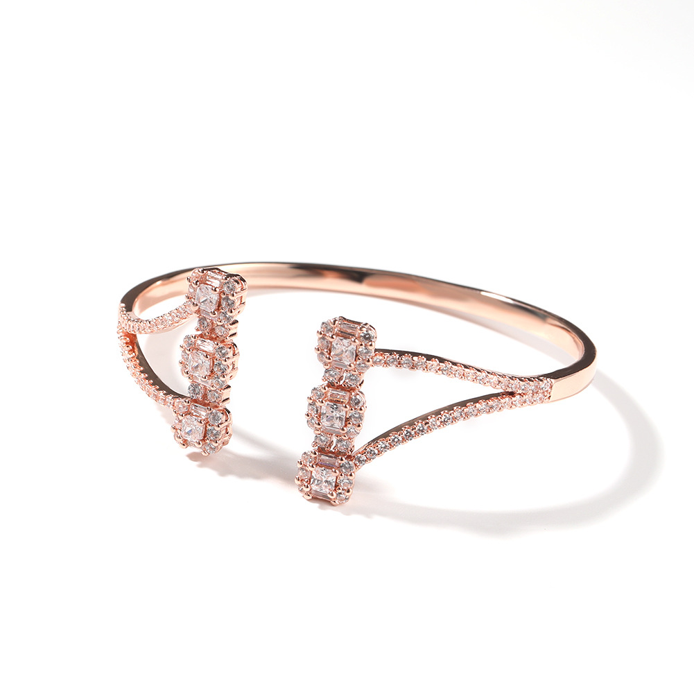 Three-headed bracelet rose gold