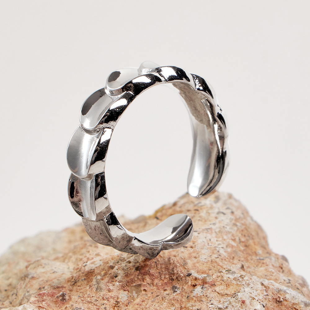 Layers alternating ring (white gold)