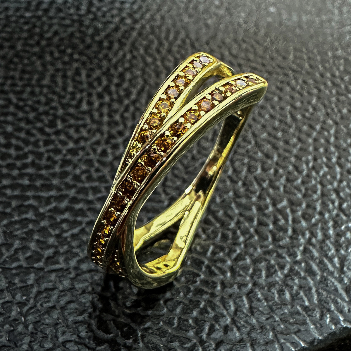 Yellow gold-red diamond