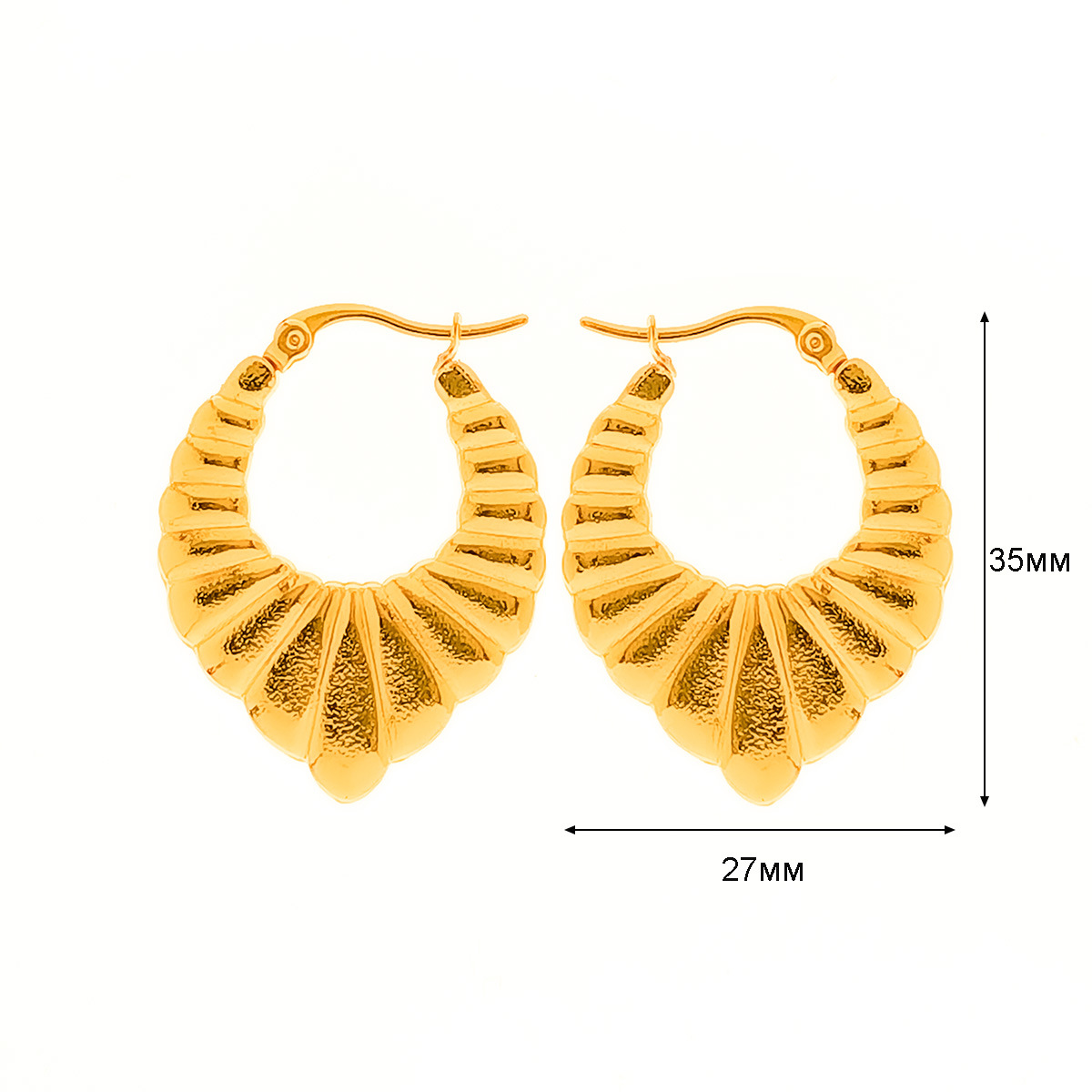 E0096 a pair of earrings