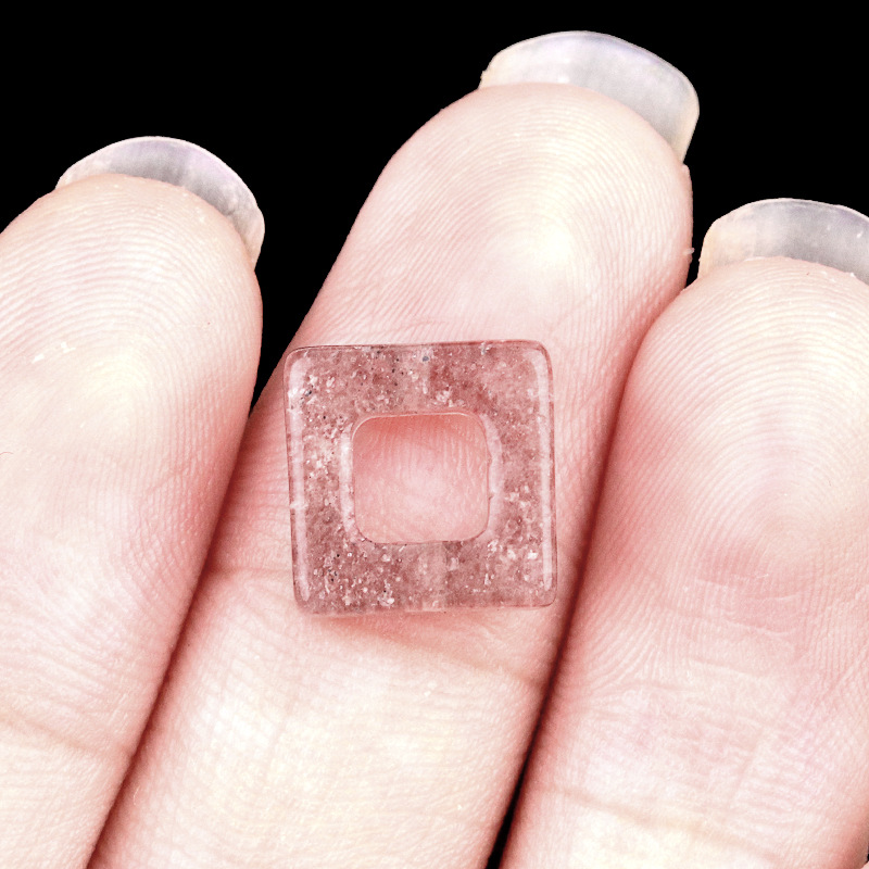 Strawberry crystal (10mm square)