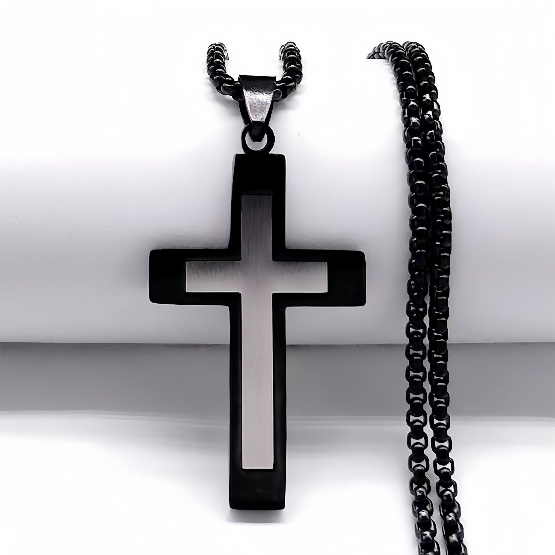 Color block cross black necklace