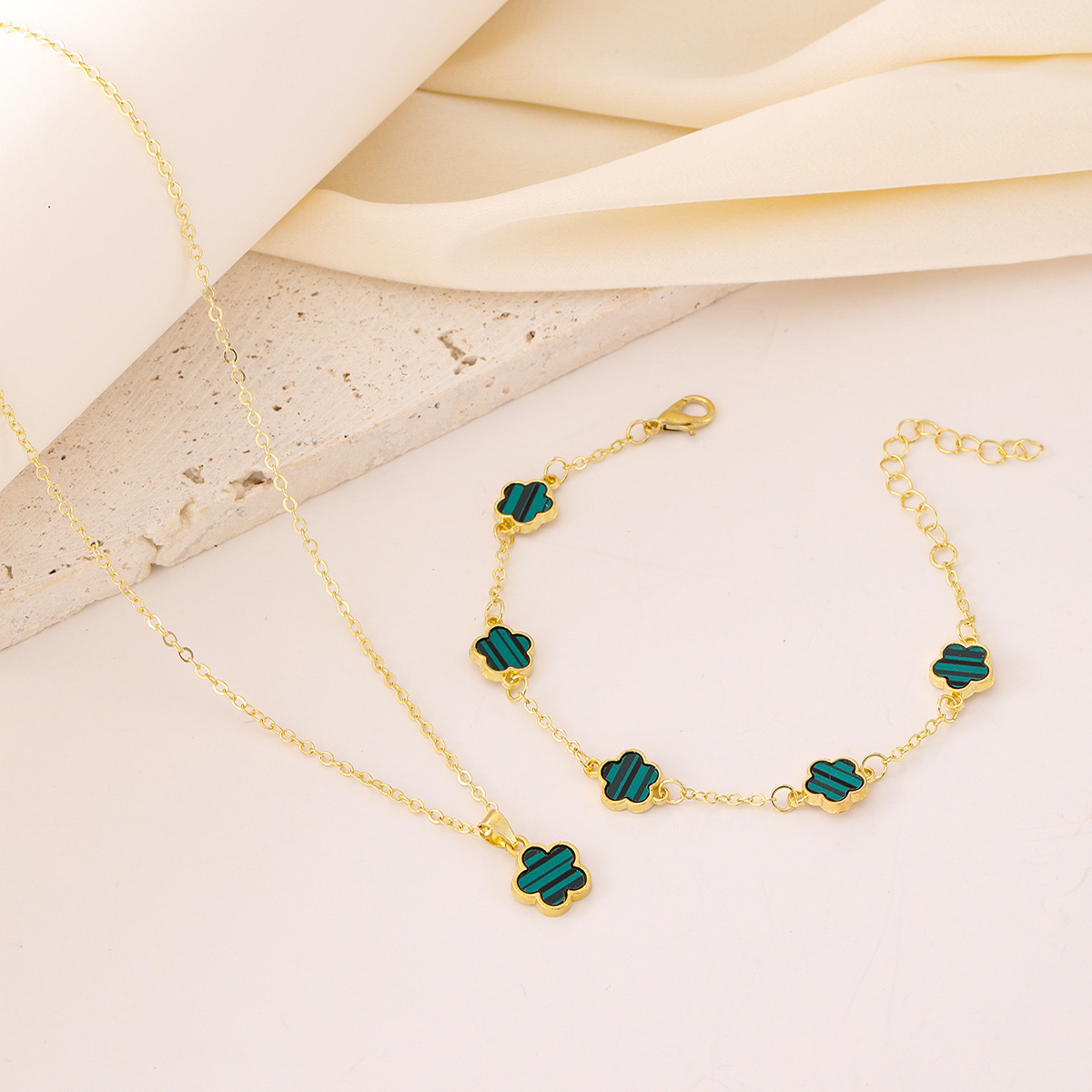 Br24y0534-3 (necklace + bracelet)