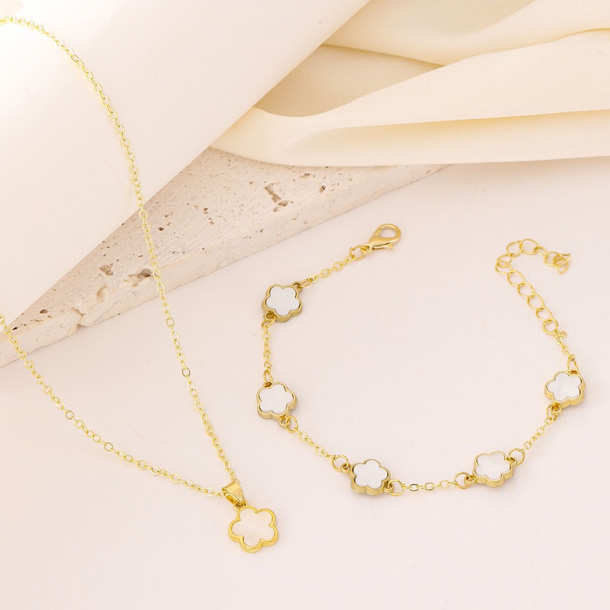 Br24y0534-4 (necklace + bracelet)