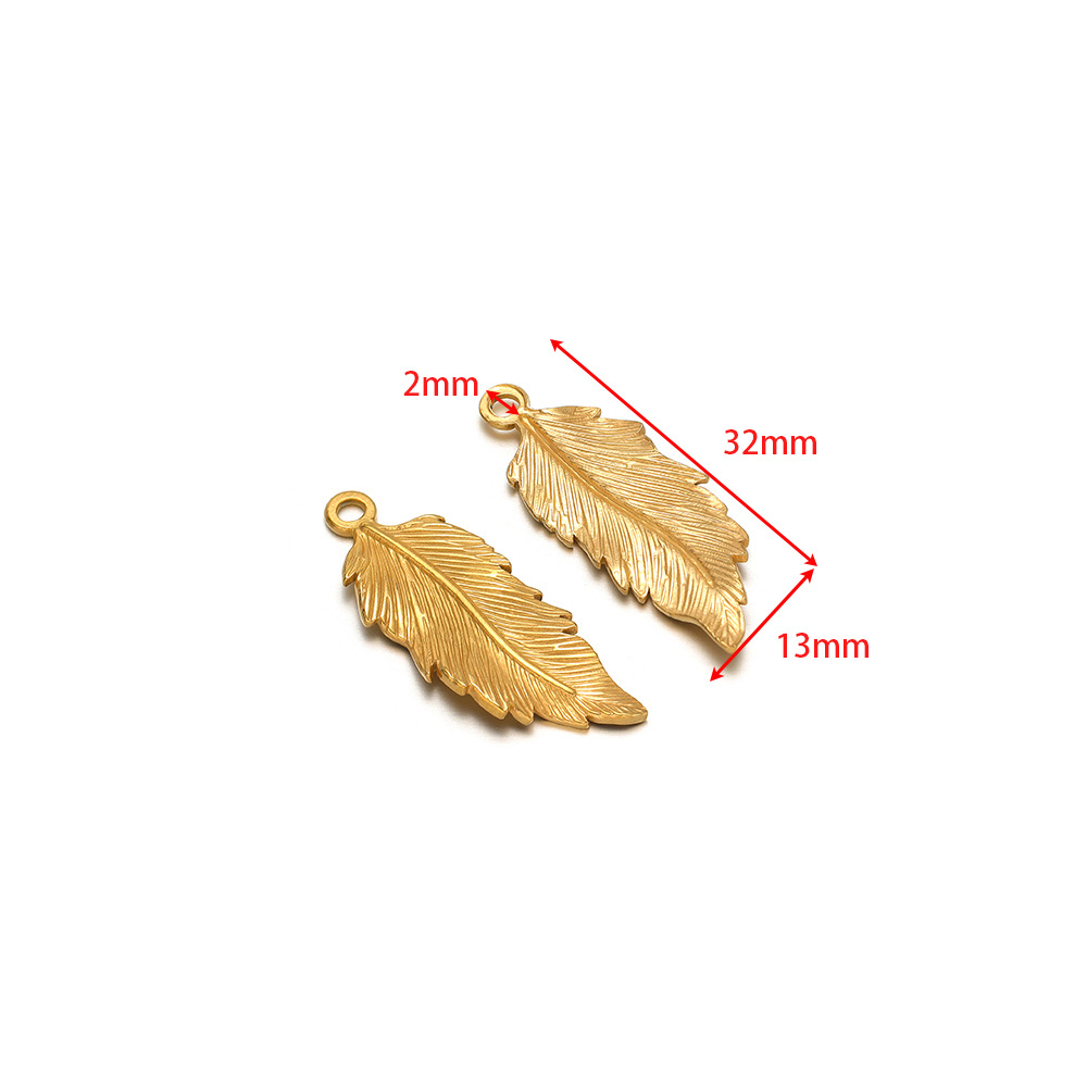 13*32mm hydraulic leaf pendant with 2mm single hole in gold