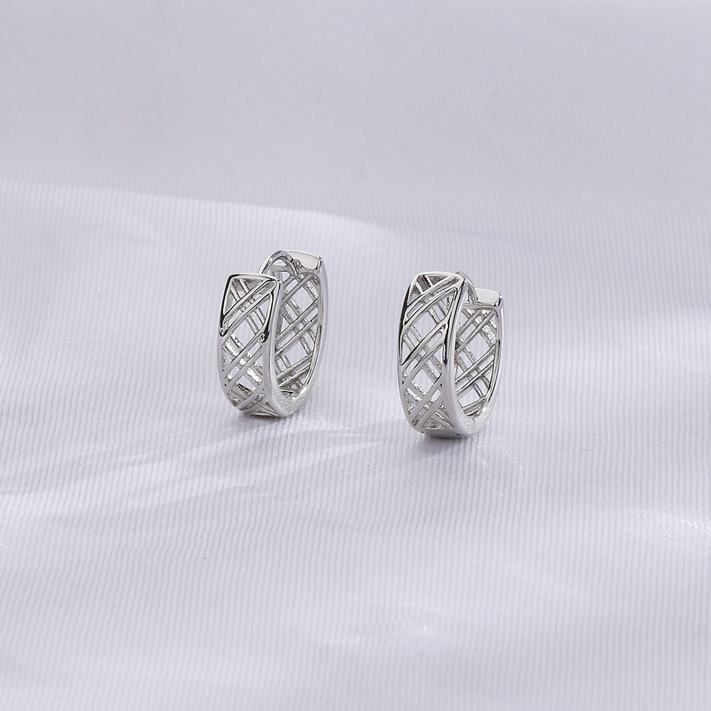 Braided pattern earrings (white gold)