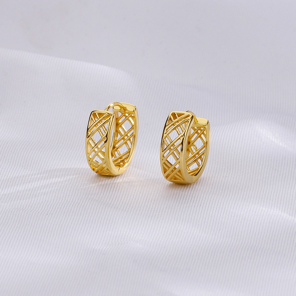 One woven pattern earring (gold