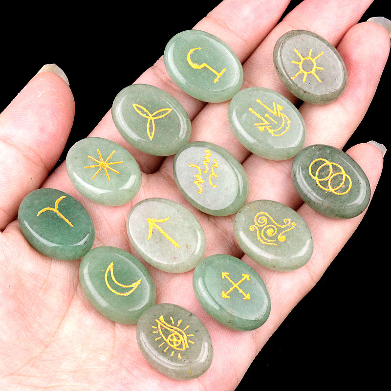 Green aventurine (13 pieces)