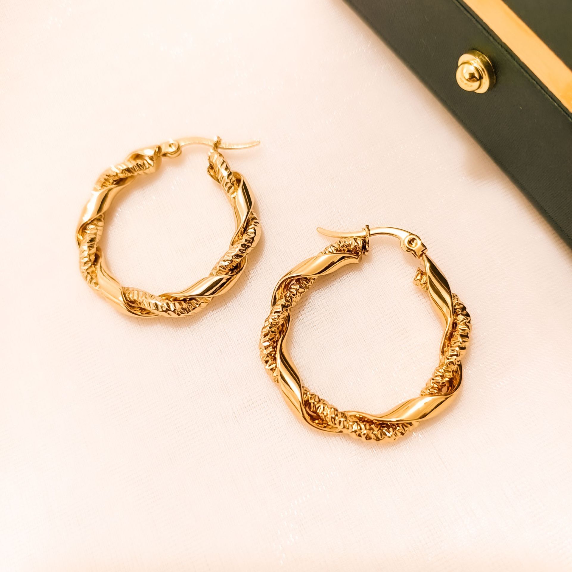 XG08 earrings-Gold