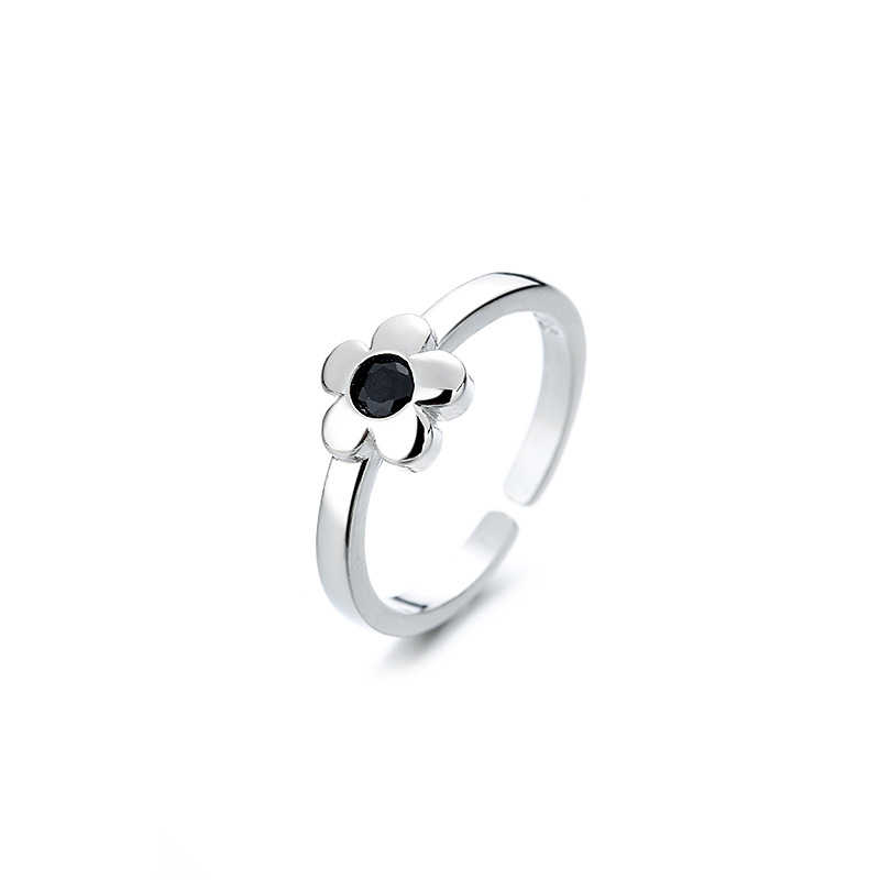 Black Flower Ring (White Gold)