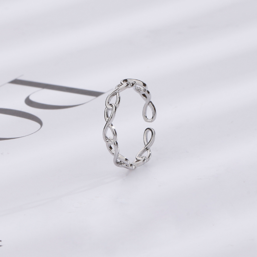 White Gold infinite Mobius ring