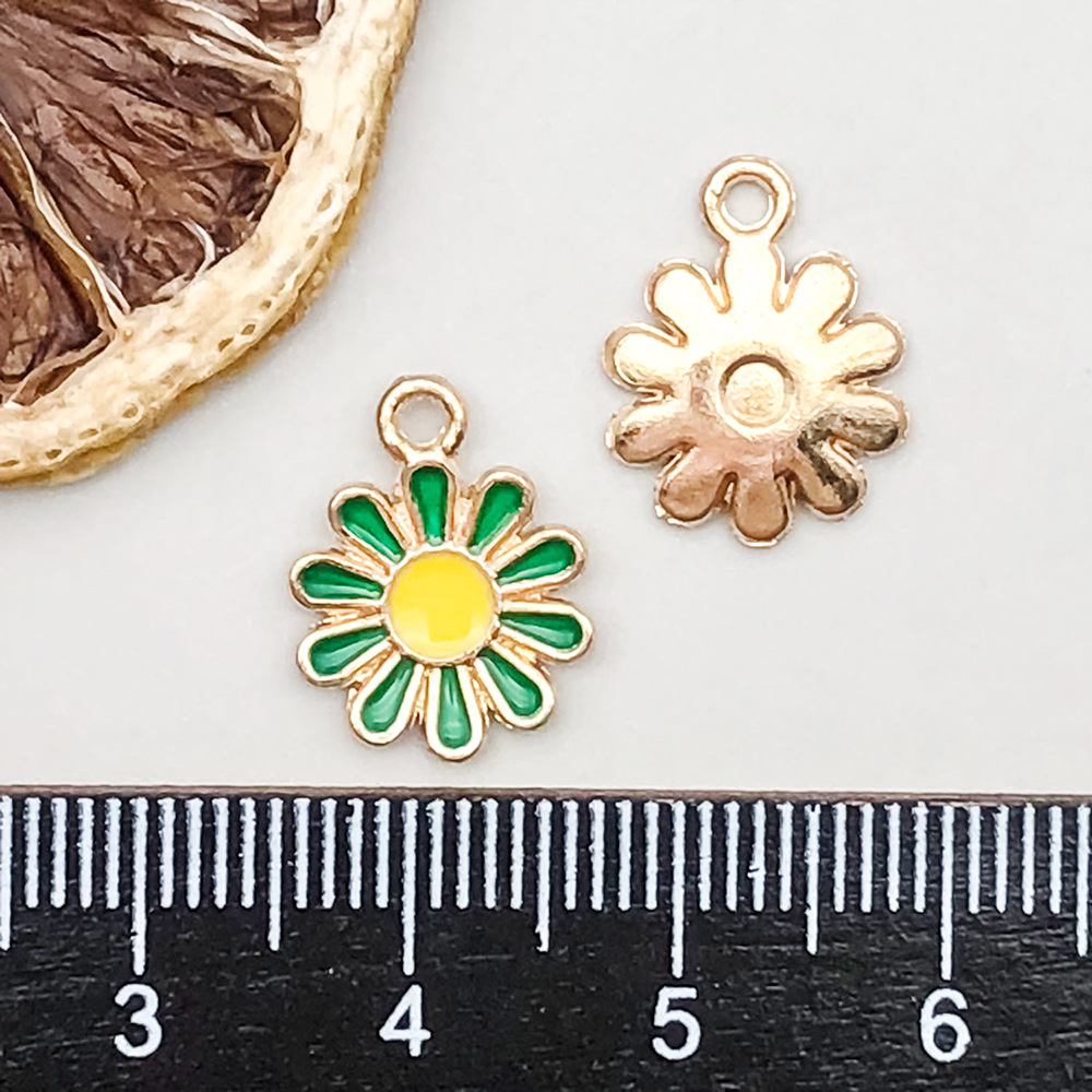 1 green dripping daisies 12*15mm-0.5g-11074