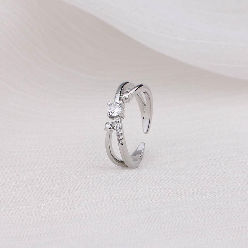 White gold sparkling diamond interwoven ring